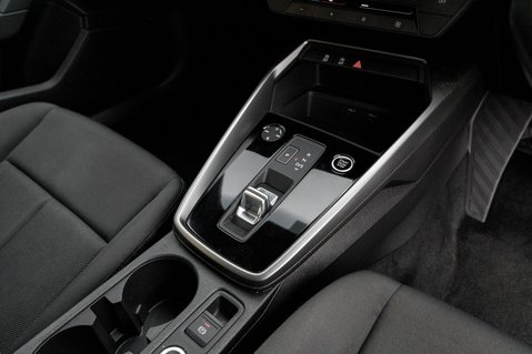 Audi A3 SPORTBACK TFSI TECHNIK MHEV 33