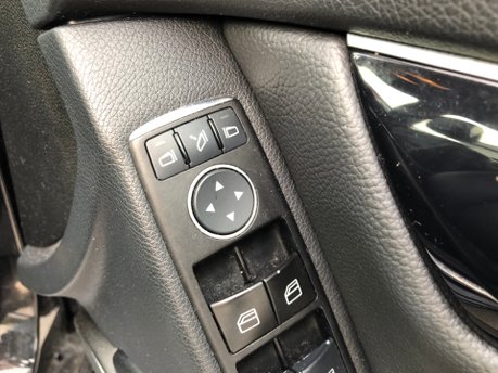 Mercedes-Benz C Class C220 CDI BLUEEFFICIENCY SE EDITION 125 automatic 61,000m £165 tax 20