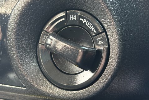 Toyota Hilux Invincible 4WD D-4D Double Cab Pickup 27