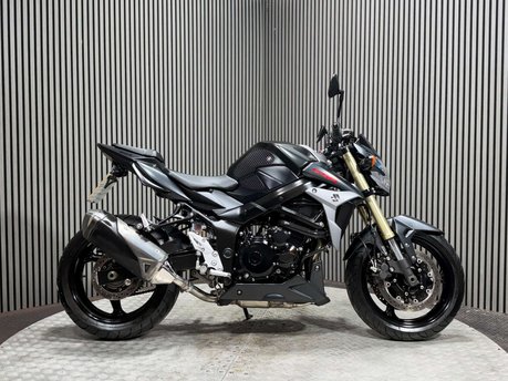 Suzuki GSR750 2013 ONLY 9K STUNNING EXAMPLE LONG MOT NAKED 750CC