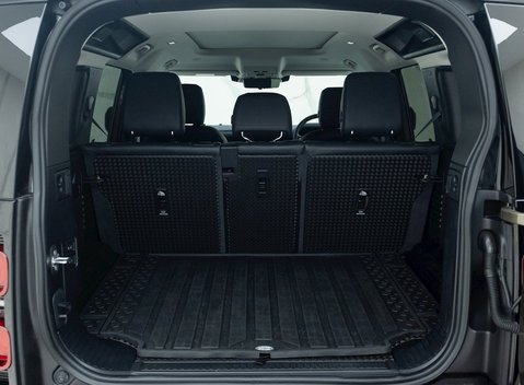 Land Rover Defender 110 D250 First Edition 34