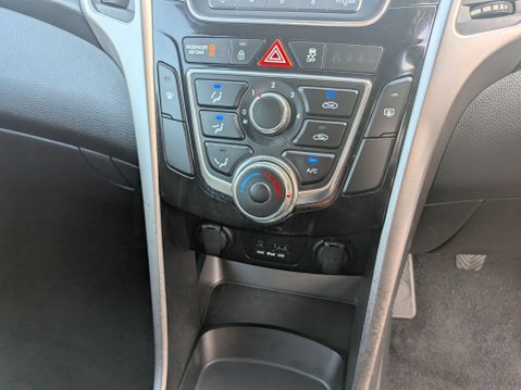 Hyundai i30 1.4 Active Euro 5 5dr 8