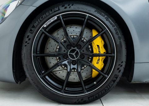Mercedes-Benz AMG GT R Premium 