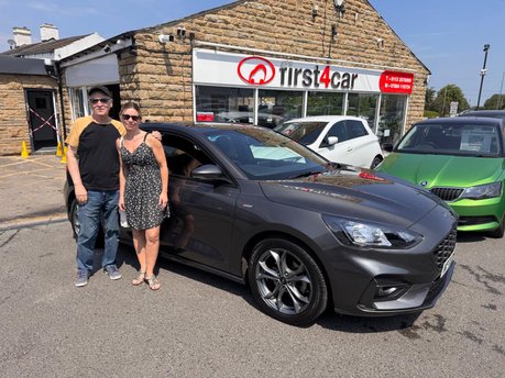 Lynsey collecting her New Ford Focus ST-Line.
