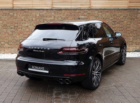 Porsche Macan Turbo Performance Package 30