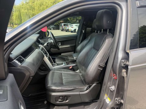Land Rover Discovery Sport 2.0 Discovery Sport Black HSE TD4 Auto 4WD 5dr 12