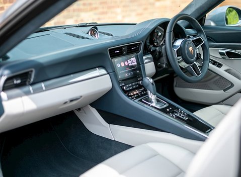 Porsche 911 (991.2) Carrera 16