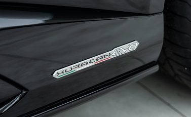 Lamborghini Huracan LP640-4 EVO 27