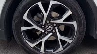 Toyota C-HR 1.8 C-HR Design HEV CVT 5dr 28