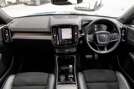 Volvo XC40 B4 R-DESIGN PRO AWD MHEV