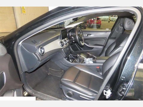 Mercedes-Benz GLA 2.1 GLA200d Sport Euro 6 (s/s) 5dr 3