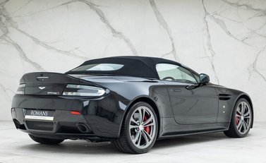 Aston Martin V12 Vantage S Roadster 8