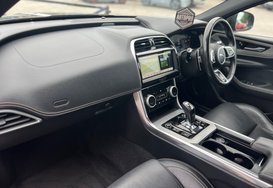 Jaguar XE R-DYNAMIC SE AUTO 29