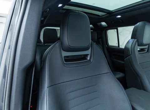 Land Rover Defender OCTA EDITION ONE 32
