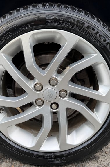 Land Rover Discovery SDV6 LANDMARK - ONE OWNER -TOWBAR - 10 SERVICES RECORDED INC CAMBELT 