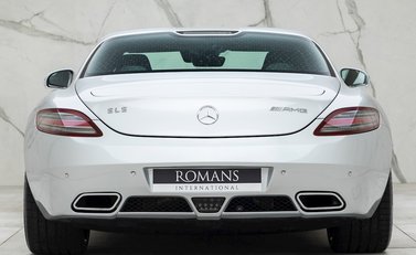 Mercedes-Benz SLS AMG 5