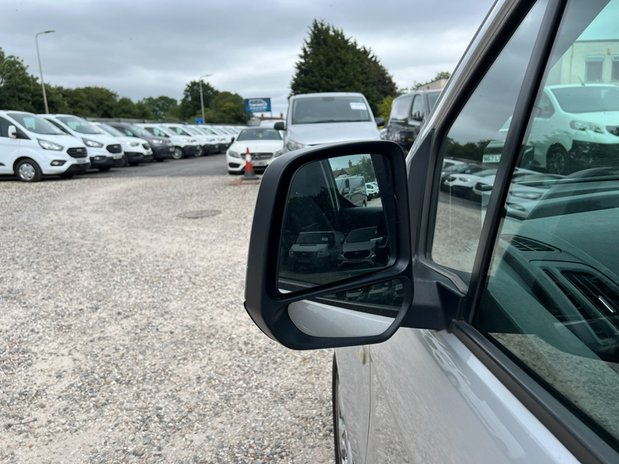 Ford Transit Connect SWB L1H1 Low Roof Limited Air Con Alloys Sensors EURO 6 NO VAT 19