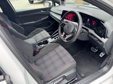 Volkswagen Golf GTI TSI DSG 17