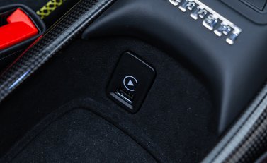 Ferrari F8 SPIDER 31