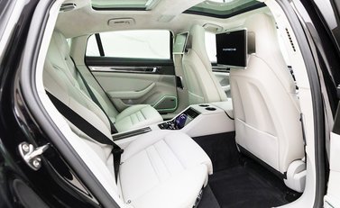 Porsche Panamera Turbo S E-Hybrid Executive 13