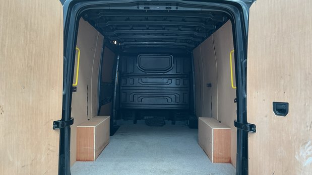 Volkswagen Crafter MWB L2H2 High Roof Commerce Plus Air Con Sensors EURO 6 5