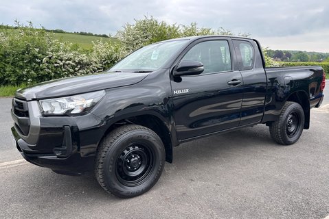 Toyota Hilux Active ECB 4WD D-4D Pickup 1