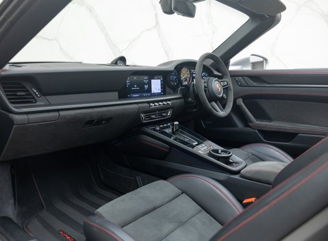 Porsche 911 Targa 4 GTS (992) 21
