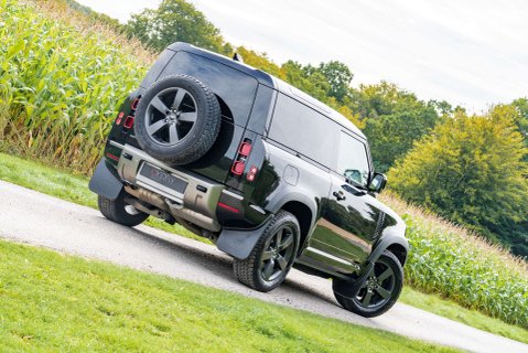 Land Rover Defender D300 X-Dynamic HSE Hard Top 20
