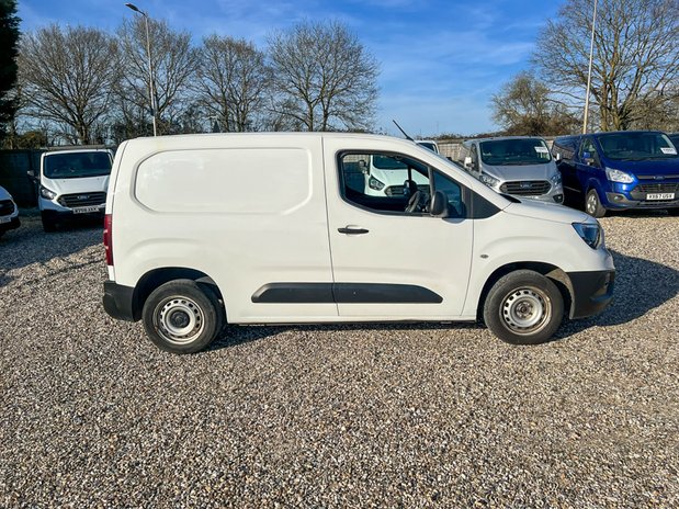 Vauxhall Combo SWB L1H1 Low Roof 2000 Dynamic Air Con EURO 6 NO VAT 5