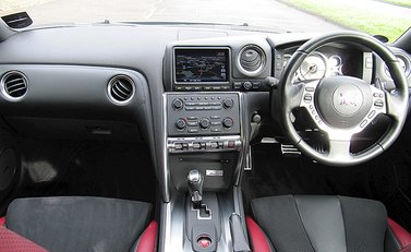 Nissan GT-R Premium Edition 11