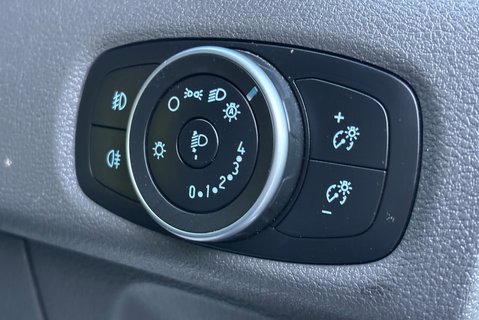 Ford Tourneo Custom 320 130 ps Titanium L2 9 Seater - Automatic 35