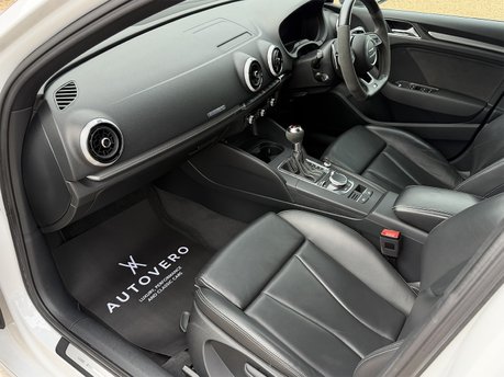 Audi A3 RS 3 QUATTRO 32