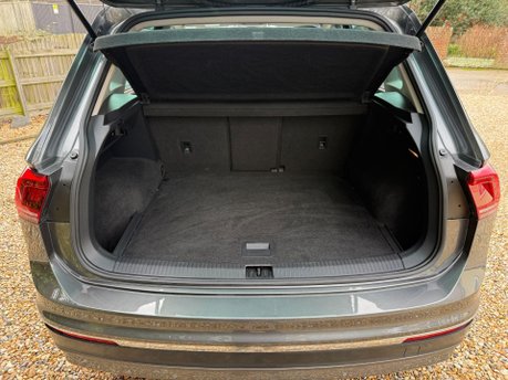 Volkswagen Tiguan 2.0 TDI BlueMotion Tech SEL DSG 4Motion Euro 6 (s/s) 5dr 25