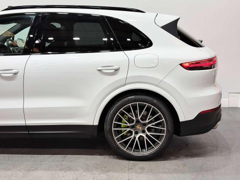 Porsche Cayenne 3.0 V6 E-Hybrid 14kWh SUV 5dr Petrol Plug-in Hybrid TiptronicS 4WD Euro 6 ( 19