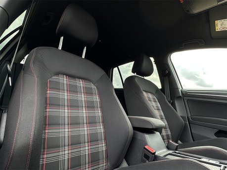 Volkswagen Golf GTI PERFORMANCE TSI DSG 49