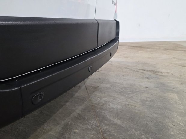 Renault Master RENAULT MASTER LWB DIESEL FWD LM35dCi 135 Business+ Medium Roof Van 21