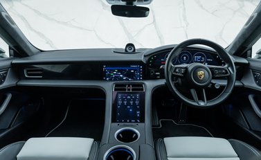 Porsche Taycan TURBO S CROSS TURISMO 35