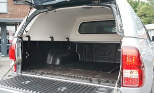 Toyota Hilux INVINCIBLE 4WD D-4D DCB FSH Fresh MOT Recent New Rear Tyres Tow Bar 1 Owner 15