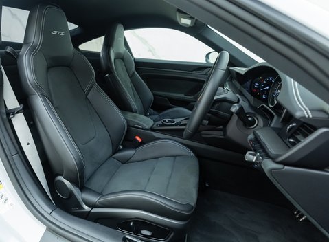 Porsche 911 Carrera GTS (992) 11