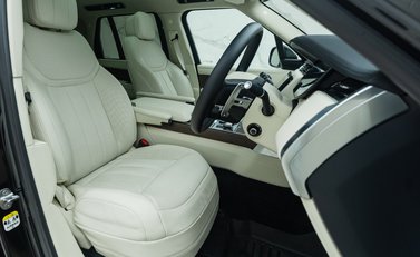 Land Rover Range Rover D350 SE 13