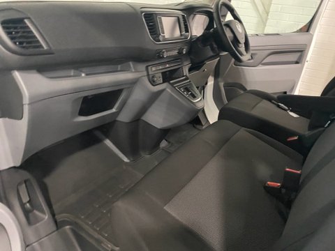 Vauxhall Vivaro Life COMBI L 22