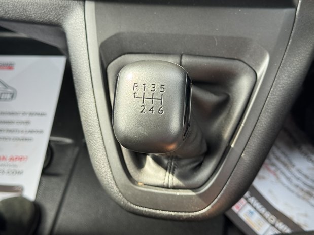 Toyota Proace MWB L2H1 (SOLD KH) Low Roof 3100 Air Con Sensors EURO 6 37