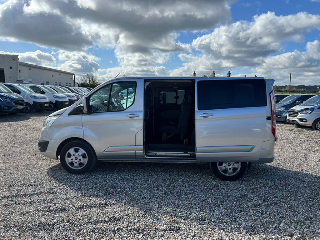 2017 Ford Transit CustomCrew Cab SWB L1H1 Limited 290 Air Con Alloys Senso — thumbnail 30 of 51