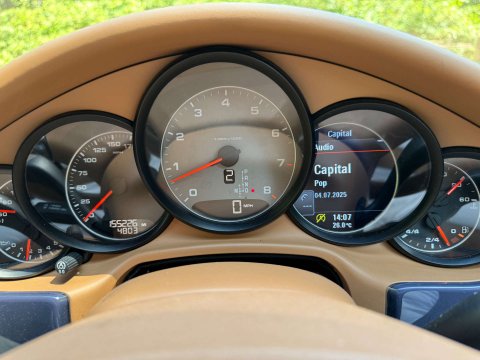 Porsche Panamera 4.8 Panamera 4s Semi-Auto 4WD 5dr 9