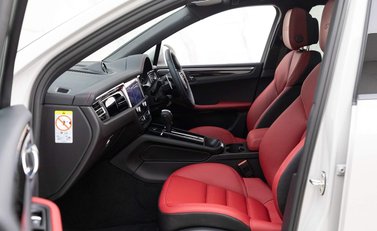 Porsche Macan GTS PDK 11