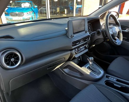 Hyundai KONA 1.6 Kona SE Connect GDi HEV Semi-Auto 5dr 17