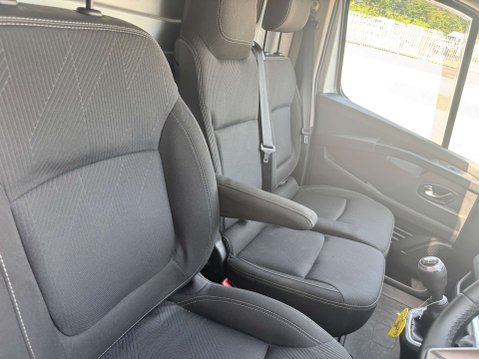 Renault Trafic 2.0 dCi Blue LL30 Sport Panel Van 5dr Diesel Manual L2 H1 Euro 6 (s/s) (130 30