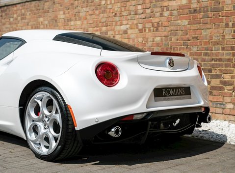 Alfa Romeo 4C 22