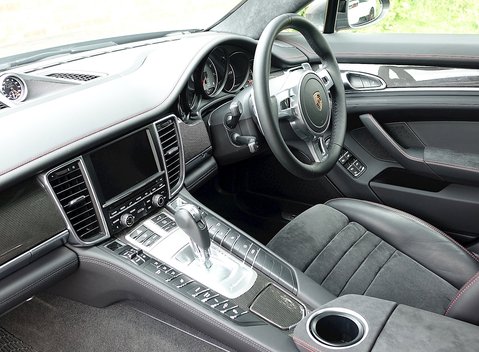 Porsche Panamera GTS 24