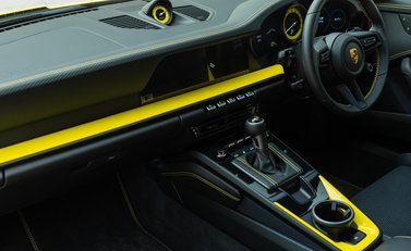 Porsche 911 GT3 TOURING (992) 17